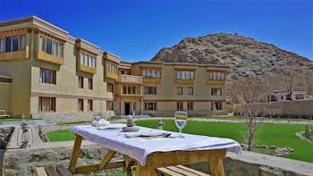 The Driftwood Hotel - Main