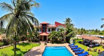LA Vaiencia Beach Resort - Main