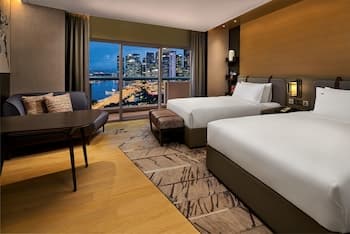 Swissotel the Stamford - Main